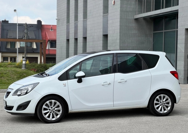 Opel Meriva cena 30900 przebieg: 135000, rok produkcji 2012 z Rzeszów małe 352